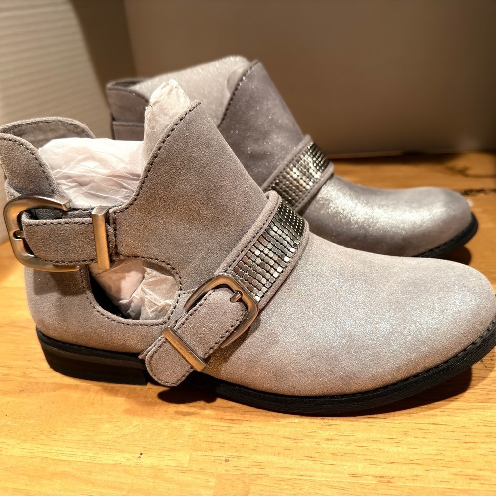 Gianni Bini "Rock Steady" metallic leather cutout ankle booties Sz 7 New w/o Box